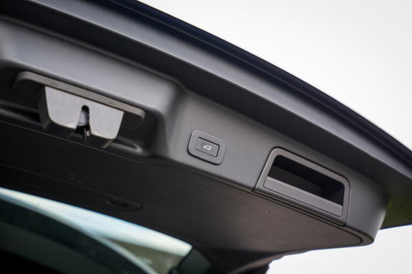 Land Rover Range Rover Evoque 2.0 P200 AWD R-Dynamic Panoramadak Keyless Matrix LED Camera Leer stoelverw. 21''LM
