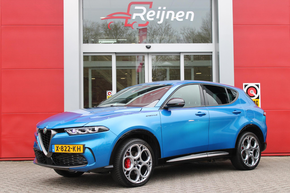 Alfa Romeo Tonale 1.3T PHEV Q4 280PK EDIZIONE SPECIALE | AFNEEMBARE TREKHAAK | ADAPTIVE DEMPING SYSTEEM | SCHAKELFLIPPERS | HARMAN CARDON PREMIUM AUDIO | LEDEREN BEKLEDING | VOORSTOELEN / STUUR VERWARMD | VOORSTOELEN GEVENTILEERD | VOORSTOELEN ELEKTRISCH VERSTELBAAR MET GEHEUGEN FUNCTIE | APPLE CARPLAY / ANDROID AUTO | ACHTERUITRIJ CAMERA | 20"INCH LICHTMETALEN VELGEN | ADAPTIVE CRUISE CONTROL | KEYLESS ENTRY / START | ELEKTRISCH BEDIENBARE ACHTERKLEP | DRAADLOZE TELEFOONLADER | SFEER VERLICHTING | DONKERE HEMELBEKLEDING | Alfa Romeo Tonale 1.3T PHEV Q4 280PK EDIZIONE SPECIALE | AFNEEMBARE TREKHAAK | ADAPTIVE DEMPING SYSTEEM | SCHAKELFLIPPERS | HARMAN CARDON PREMIUM AUDIO | LEDEREN BEKLEDING | VOORSTOELEN / STUUR VERWARMD | VOORSTOELEN GEVENTILEERD | VOORSTOELEN ELEKTRISCH VERSTELBAAR MET GEHEUGEN FUNCTIE | APPLE CARPLAY / ANDROID AUTO | ACHTERUITRIJ CAMERA | 20"INCH LICHTMETALEN VELGEN | ADAPTIVE CRUISE CONTROL | KEYLESS ENTRY / START | ELEKTRISCH BEDIENBARE ACHTERKLEP | DRAADLOZE TELEFOONLADER | SFEER VERLICHTING | DONKERE HEMELBEKLEDING |