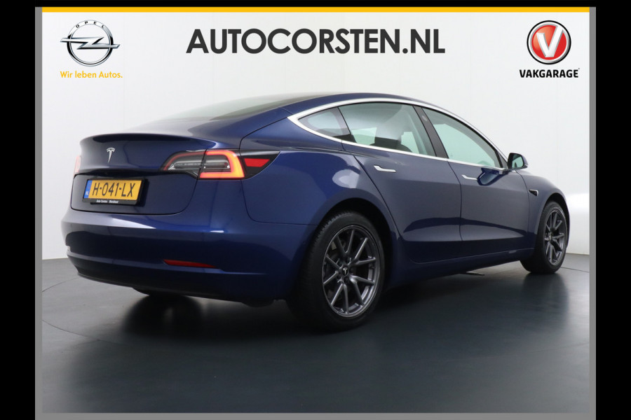 Tesla Model 3 2020 RWD SR+ 60kWh 325PK FSD-3 Computer AutoPilot Leder PanoDak Adaptive-Cruise Lmv 18" Camera's Elektr.-Stuur+Stoelen+Spiegels+ Navi LED Comfortstoelen ACC DAB Voorverwarmen interieur en Keyless via App Origineel Nederlandse auto tot 11kw laden thuis! Garantie Accu en motor tot 18-03-2028/160.000km 1.584kg licht!