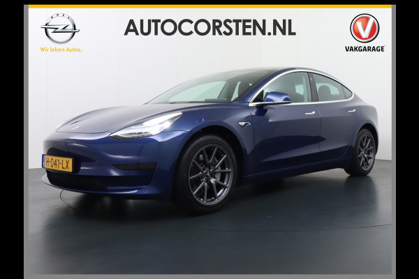 Tesla Model 3 2020 RWD SR+ 60kWh 325PK FSD-3 Computer AutoPilot Leder PanoDak Adaptive-Cruise Lmv 18" Camera's Elektr.-Stuur+Stoelen+Spiegels+ Navi LED Comfortstoelen ACC DAB Voorverwarmen interieur en Keyless via App Origineel Nederlandse auto tot 11kw laden thuis! Garantie Accu en motor tot 18-03-2028/160.000km 1.584kg licht!