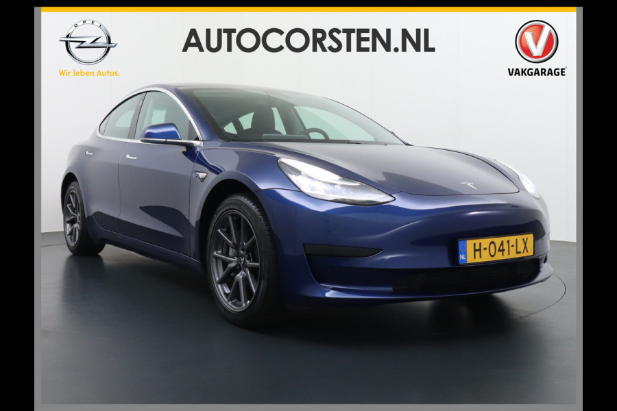 Tesla Model 3 2020 RWD SR+ 60kWh 325PK FSD-3 Computer AutoPilot Leder PanoDak Adaptive-Cruise Lmv 18" Camera's Elektr.-Stuur+Stoelen+Spiegels+ Navi LED Comfortstoelen ACC DAB Voorverwarmen interieur en Keyless via App Origineel Nederlandse auto tot 11kw laden thuis! Garantie Accu en motor tot 18-03-2028/160.000km 1.584kg licht!