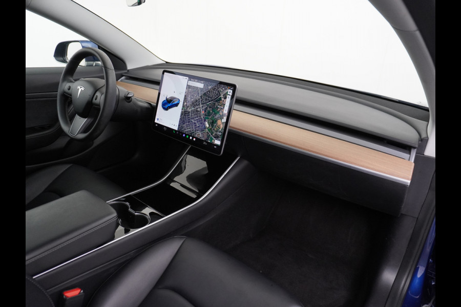 Tesla Model 3 2020 RWD SR+ 60kWh 325PK FSD-3 Computer AutoPilot Leder PanoDak Adaptive-Cruise Lmv 18" Camera's Elektr.-Stuur+Stoelen+Spiegels+ Navi LED Comfortstoelen ACC DAB Voorverwarmen interieur en Keyless via App Origineel Nederlandse auto tot 11kw laden thuis! Garantie Accu en motor tot 18-03-2028/160.000km 1.584kg licht!
