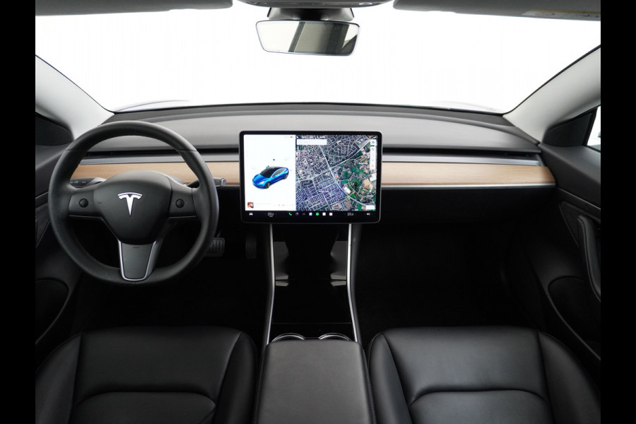 Tesla Model 3 2020 RWD SR+ 60kWh 325PK FSD-3 Computer AutoPilot Leder PanoDak Adaptive-Cruise Lmv 18" Camera's Elektr.-Stuur+Stoelen+Spiegels+ Navi LED Comfortstoelen ACC DAB Voorverwarmen interieur en Keyless via App Origineel Nederlandse auto tot 11kw laden thuis! Garantie Accu en motor tot 18-03-2028/160.000km 1.584kg licht!
