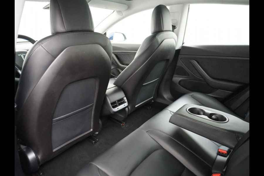 Tesla Model 3 2020 RWD SR+ 60kWh 325PK FSD-3 Computer AutoPilot Leder PanoDak Adaptive-Cruise Lmv 18" Camera's Elektr.-Stuur+Stoelen+Spiegels+ Navi LED Comfortstoelen ACC DAB Voorverwarmen interieur en Keyless via App Origineel Nederlandse auto tot 11kw laden thuis! Garantie Accu en motor tot 18-03-2028/160.000km 1.584kg licht!