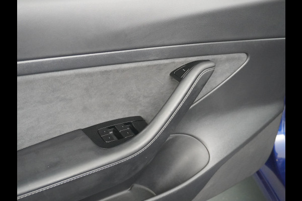 Tesla Model 3 2020 RWD SR+ 60kWh 325PK FSD-3 Computer AutoPilot Leder PanoDak Adaptive-Cruise Lmv 18" Camera's Elektr.-Stuur+Stoelen+Spiegels+ Navi LED Comfortstoelen ACC DAB Voorverwarmen interieur en Keyless via App Origineel Nederlandse auto tot 11kw laden thuis! Garantie Accu en motor tot 18-03-2028/160.000km 1.584kg licht!