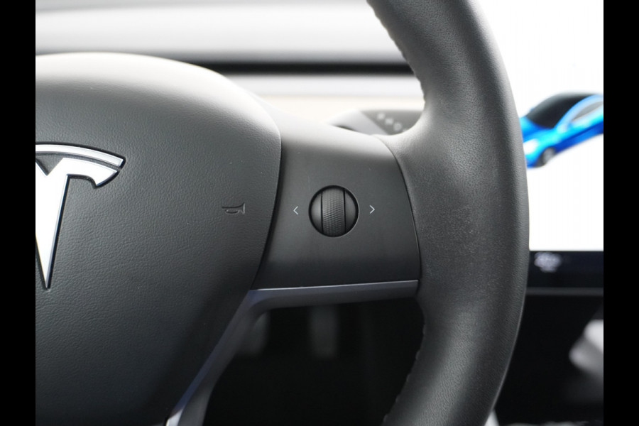 Tesla Model 3 2020 RWD SR+ 60kWh 325PK FSD-3 Computer AutoPilot Leder PanoDak Adaptive-Cruise Lmv 18" Camera's Elektr.-Stuur+Stoelen+Spiegels+ Navi LED Comfortstoelen ACC DAB Voorverwarmen interieur en Keyless via App Origineel Nederlandse auto tot 11kw laden thuis! Garantie Accu en motor tot 18-03-2028/160.000km 1.584kg licht!