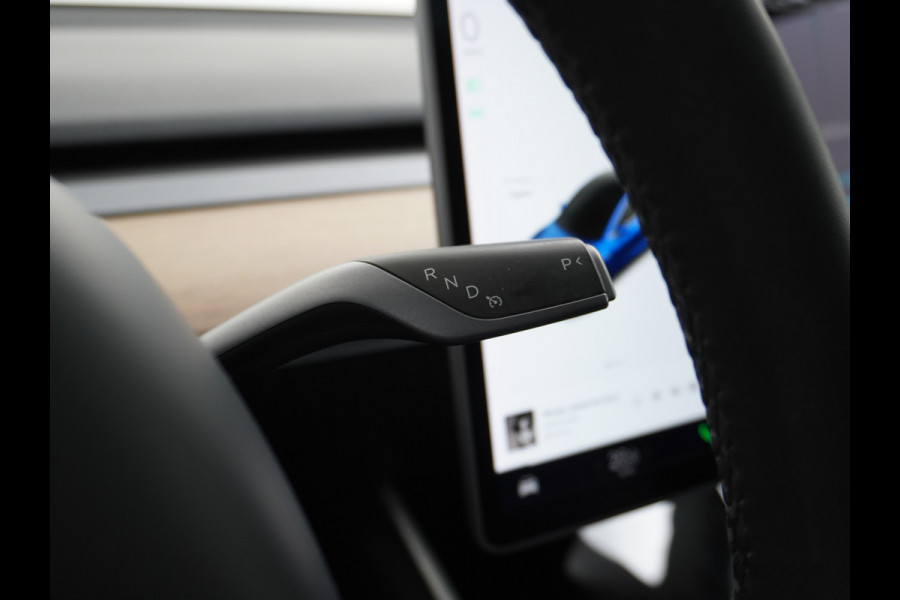 Tesla Model 3 2020 RWD SR+ 60kWh 325PK FSD-3 Computer AutoPilot Leder PanoDak Adaptive-Cruise Lmv 18" Camera's Elektr.-Stuur+Stoelen+Spiegels+ Navi LED Comfortstoelen ACC DAB Voorverwarmen interieur en Keyless via App Origineel Nederlandse auto tot 11kw laden thuis! Garantie Accu en motor tot 18-03-2028/160.000km 1.584kg licht!