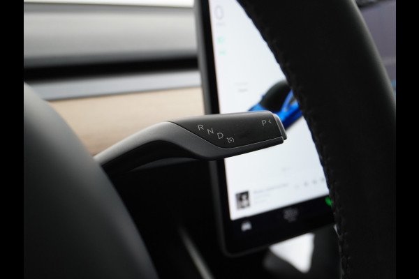 Tesla Model 3 2020 RWD SR+ 60kWh 325PK FSD-3 Computer AutoPilot Leder PanoDak Adaptive-Cruise Lmv 18" Camera's Elektr.-Stuur+Stoelen+Spiegels+ Navi LED Comfortstoelen ACC DAB Voorverwarmen interieur en Keyless via App Origineel Nederlandse auto tot 11kw laden thuis! Garantie Accu en motor tot 18-03-2028/160.000km 1.584kg licht!
