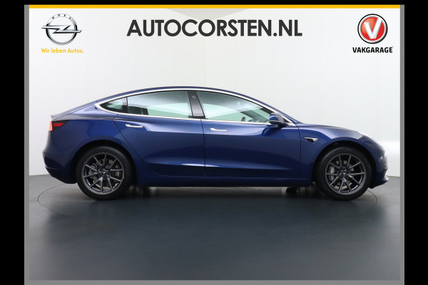 Tesla Model 3 2020 RWD SR+ 60kWh 325PK FSD-3 Computer AutoPilot Leder PanoDak Adaptive-Cruise Lmv 18" Camera's Elektr.-Stuur+Stoelen+Spiegels+ Navi LED Comfortstoelen ACC DAB Voorverwarmen interieur en Keyless via App Origineel Nederlandse auto tot 11kw laden thuis! Garantie Accu en motor tot 18-03-2028/160.000km 1.584kg licht!