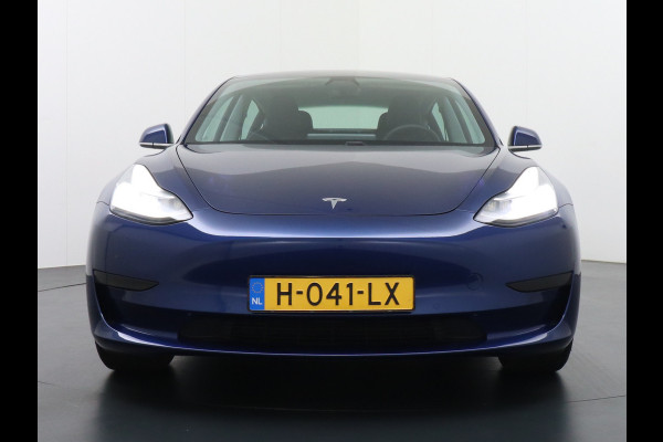 Tesla Model 3 2020 RWD SR+ 60kWh 325PK FSD-3 Computer AutoPilot Leder PanoDak Adaptive-Cruise Lmv 18" Camera's Elektr.-Stuur+Stoelen+Spiegels+ Navi LED Comfortstoelen ACC DAB Voorverwarmen interieur en Keyless via App Origineel Nederlandse auto tot 11kw laden thuis! Garantie Accu en motor tot 18-03-2028/160.000km 1.584kg licht!