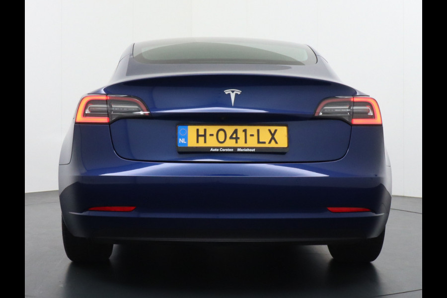 Tesla Model 3 2020 RWD SR+ 60kWh 325PK FSD-3 Computer AutoPilot Leder PanoDak Adaptive-Cruise Lmv 18" Camera's Elektr.-Stuur+Stoelen+Spiegels+ Navi LED Comfortstoelen ACC DAB Voorverwarmen interieur en Keyless via App Origineel Nederlandse auto tot 11kw laden thuis! Garantie Accu en motor tot 18-03-2028/160.000km 1.584kg licht!