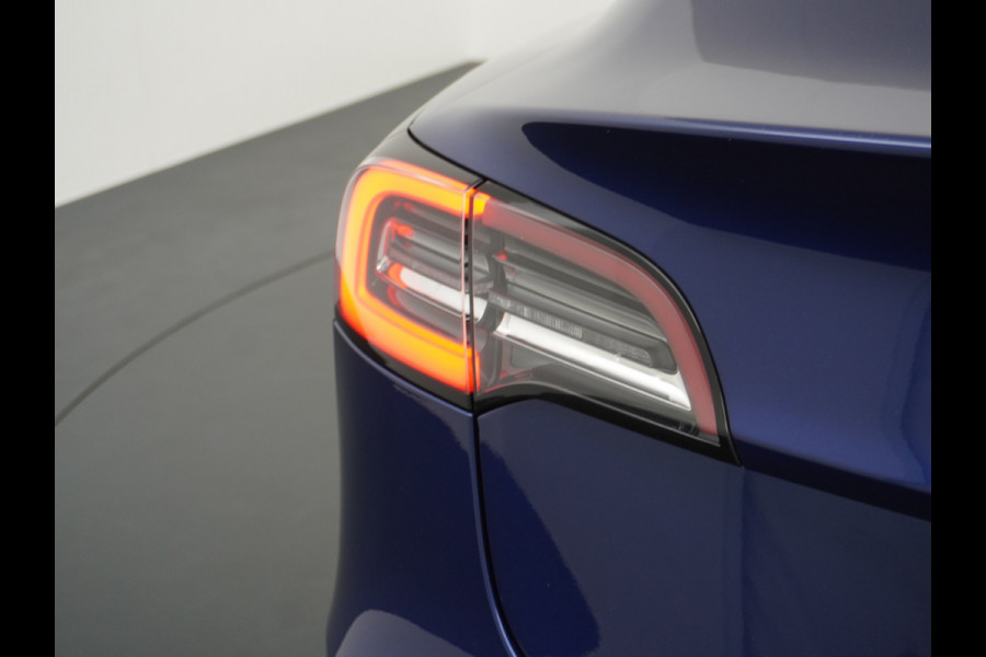 Tesla Model 3 2020 RWD SR+ 60kWh 325PK FSD-3 Computer AutoPilot Leder PanoDak Adaptive-Cruise Lmv 18" Camera's Elektr.-Stuur+Stoelen+Spiegels+ Navi LED Comfortstoelen ACC DAB Voorverwarmen interieur en Keyless via App Origineel Nederlandse auto tot 11kw laden thuis! Garantie Accu en motor tot 18-03-2028/160.000km 1.584kg licht!