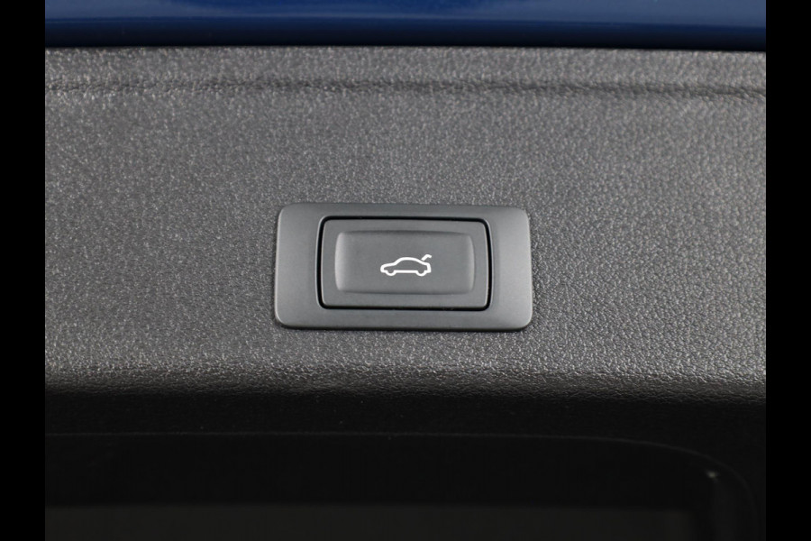 Audi A4 Avant 40 TFSI S edition Competition 204 pk S-tronic | Verlengde garantie | Navigatie | Elektr. trekhaak | Parkeersensoren | Cruise control | Stoelverwarming | LED koplampen |