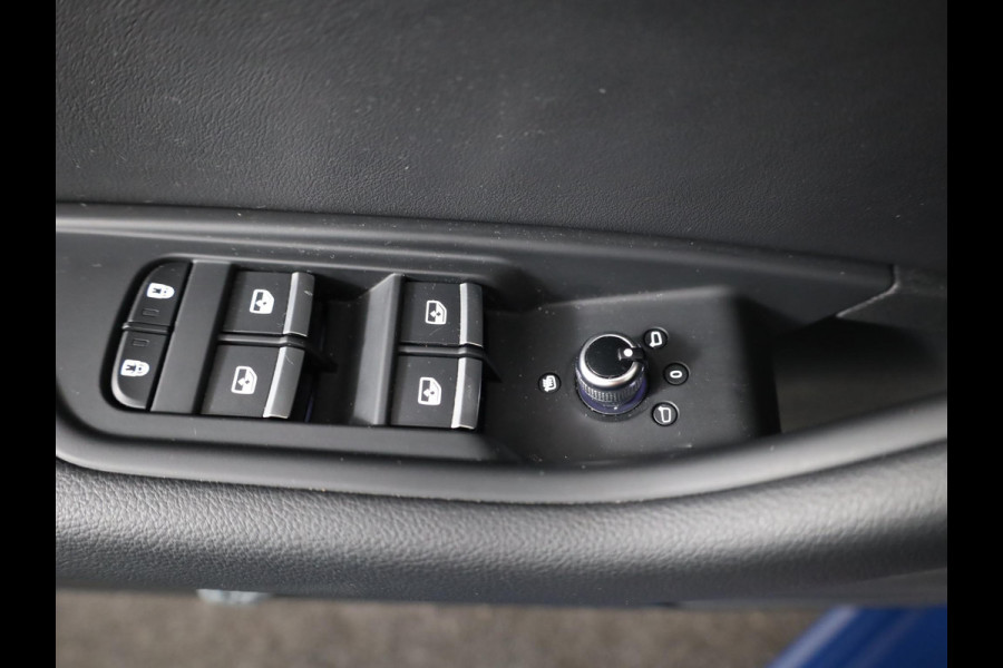 Audi A4 Avant 40 TFSI S edition Competition 204 pk S-tronic | Verlengde garantie | Navigatie | Elektr. trekhaak | Parkeersensoren | Cruise control | Stoelverwarming | LED koplampen |