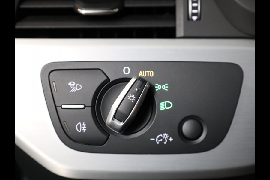Audi A4 Avant 40 TFSI S edition Competition 204 pk S-tronic | Verlengde garantie | Navigatie | Elektr. trekhaak | Parkeersensoren | Cruise control | Stoelverwarming | LED koplampen |