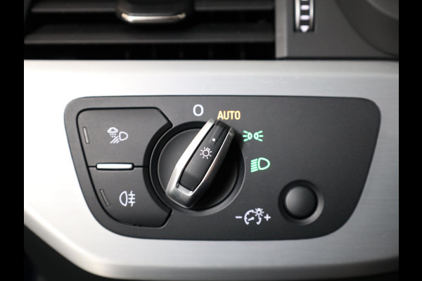 Audi A4 Avant 40 TFSI S edition Competition 204 pk S-tronic | Verlengde garantie | Navigatie | Elektr. trekhaak | Parkeersensoren | Cruise control | Stoelverwarming | LED koplampen |