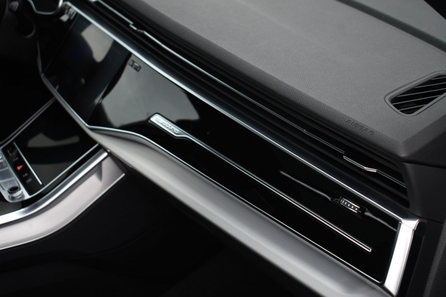 Audi Q7 55 TFSI e quattro S-Line int+ext Pano 22inch Optic-Black Luchtvering
