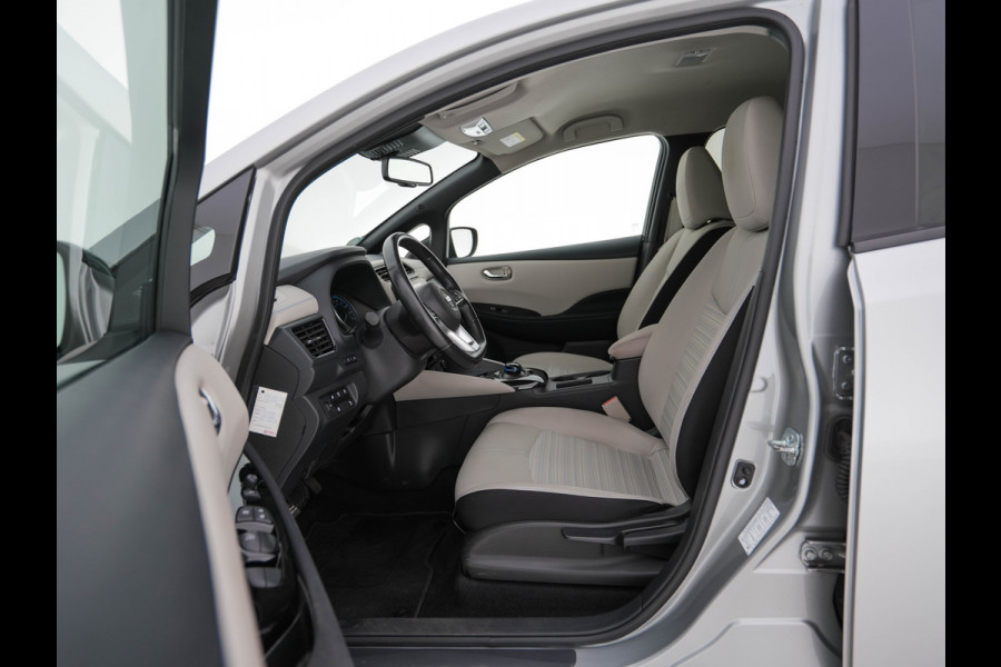 Nissan Leaf N-Connecta 40 kWh (INCL-BTW)  Aut. *ADAPTIVE-CRUISE | NAVI-FULLMAP | SURROUND-VIEW | CARPLAY | KEYLESS | BLIND-SPOT |  DIGI-COCKPIT | COMFORT-SEATS | DAB | ECC | PDC | HEATED-SEATS | 17"ALU*