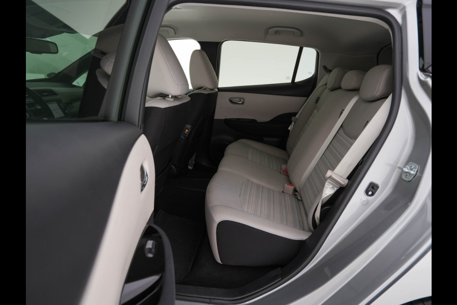 Nissan Leaf N-Connecta 40 kWh (INCL-BTW)  Aut. *ADAPTIVE-CRUISE | NAVI-FULLMAP | SURROUND-VIEW | CARPLAY | KEYLESS | BLIND-SPOT |  DIGI-COCKPIT | COMFORT-SEATS | DAB | ECC | PDC | HEATED-SEATS | 17"ALU*