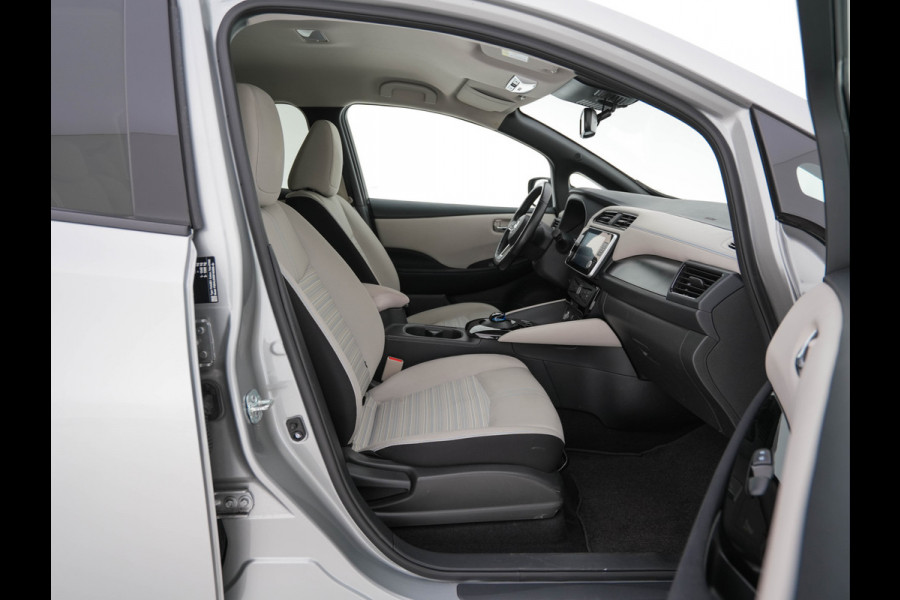 Nissan Leaf N-Connecta 40 kWh (INCL-BTW)  Aut. *ADAPTIVE-CRUISE | NAVI-FULLMAP | SURROUND-VIEW | CARPLAY | KEYLESS | BLIND-SPOT |  DIGI-COCKPIT | COMFORT-SEATS | DAB | ECC | PDC | HEATED-SEATS | 17"ALU*