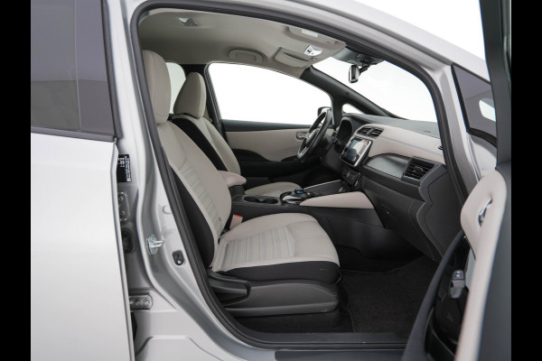 Nissan Leaf N-Connecta 40 kWh (INCL-BTW)  Aut. *ADAPTIVE-CRUISE | NAVI-FULLMAP | SURROUND-VIEW | CARPLAY | KEYLESS | BLIND-SPOT |  DIGI-COCKPIT | COMFORT-SEATS | DAB | ECC | PDC | HEATED-SEATS | 17"ALU*