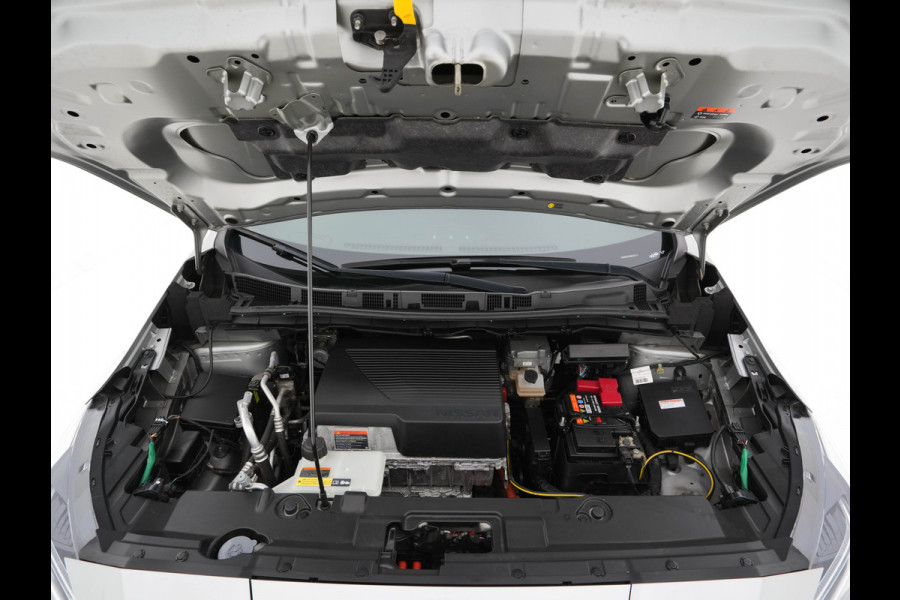 Nissan Leaf N-Connecta 40 kWh (INCL-BTW)  Aut. *ADAPTIVE-CRUISE | NAVI-FULLMAP | SURROUND-VIEW | CARPLAY | KEYLESS | BLIND-SPOT |  DIGI-COCKPIT | COMFORT-SEATS | DAB | ECC | PDC | HEATED-SEATS | 17"ALU*
