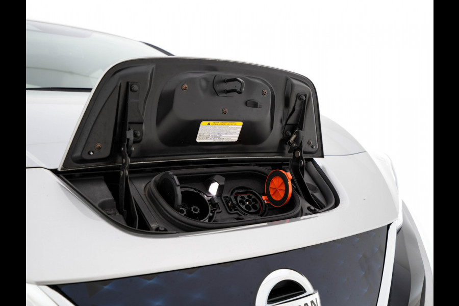 Nissan Leaf N-Connecta 40 kWh (INCL-BTW)  Aut. *ADAPTIVE-CRUISE | NAVI-FULLMAP | SURROUND-VIEW | CARPLAY | KEYLESS | BLIND-SPOT |  DIGI-COCKPIT | COMFORT-SEATS | DAB | ECC | PDC | HEATED-SEATS | 17"ALU*