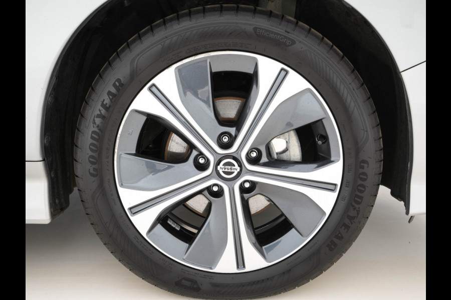 Nissan Leaf N-Connecta 40 kWh (INCL-BTW)  Aut. *ADAPTIVE-CRUISE | NAVI-FULLMAP | SURROUND-VIEW | CARPLAY | KEYLESS | BLIND-SPOT |  DIGI-COCKPIT | COMFORT-SEATS | DAB | ECC | PDC | HEATED-SEATS | 17"ALU*