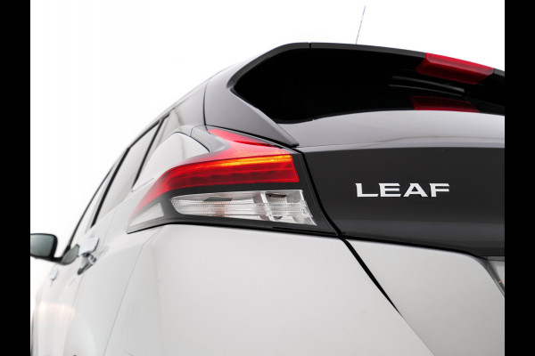 Nissan Leaf N-Connecta 40 kWh (INCL-BTW)  Aut. *ADAPTIVE-CRUISE | NAVI-FULLMAP | SURROUND-VIEW | CARPLAY | KEYLESS | BLIND-SPOT |  DIGI-COCKPIT | COMFORT-SEATS | DAB | ECC | PDC | HEATED-SEATS | 17"ALU*