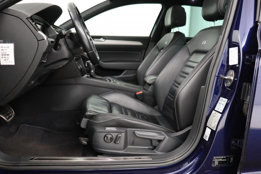 Volkswagen Passat 1.5 TSI R Line | Panoramadak | Nappaleder | Stoelverwarming | Camera | Keyless | Trekhaak | Adaptive cruise | Carplay | LED Plus | Carplay
