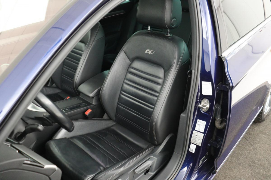 Volkswagen Passat 1.5 TSI R Line | Panoramadak | Nappaleder | Stoelverwarming | Camera | Keyless | Trekhaak | Adaptive cruise | Carplay | LED Plus | Carplay