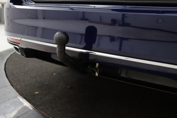 Volkswagen Passat 1.5 TSI R Line | Panoramadak | Nappaleder | Stoelverwarming | Camera | Keyless | Trekhaak | Adaptive cruise | Carplay | LED Plus | Carplay
