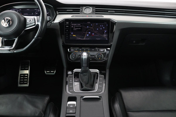 Volkswagen Passat 1.5 TSI R Line | Panoramadak | Nappaleder | Stoelverwarming | Camera | Keyless | Trekhaak | Adaptive cruise | Carplay | LED Plus | Carplay