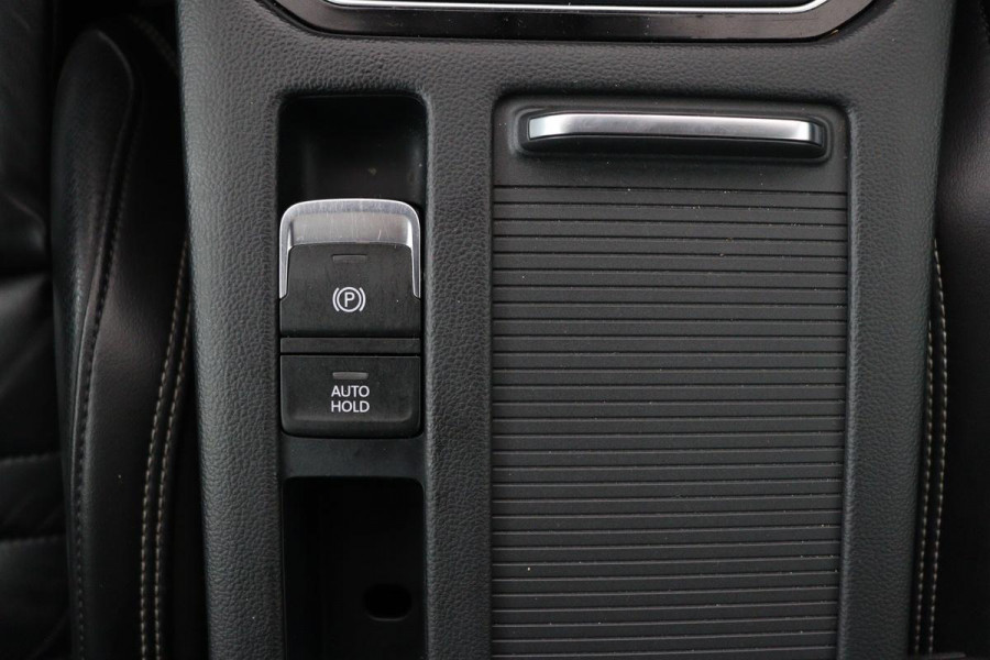 Volkswagen Passat 1.5 TSI R Line | Panoramadak | Nappaleder | Stoelverwarming | Camera | Keyless | Trekhaak | Adaptive cruise | Carplay | LED Plus | Carplay