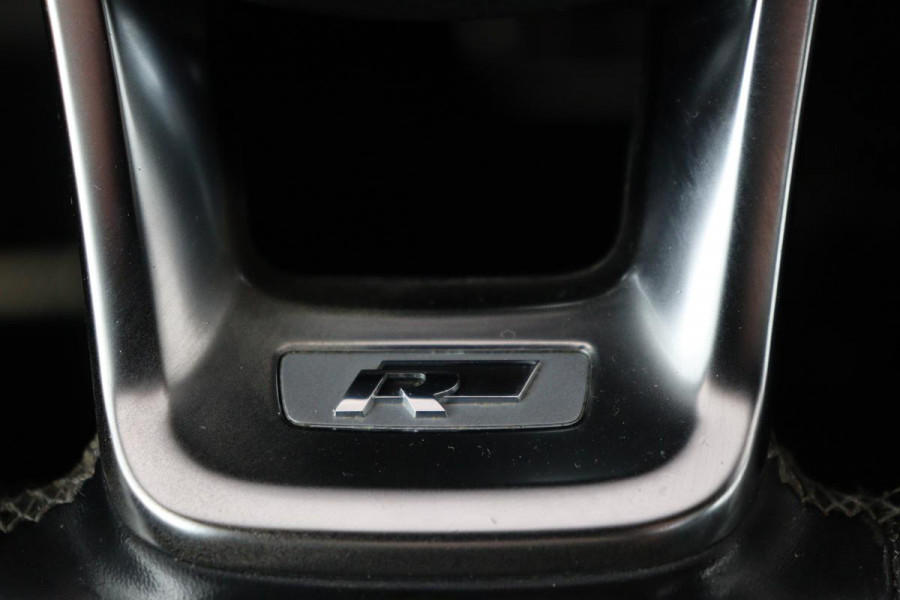 Volkswagen Passat 1.5 TSI R Line | Panoramadak | Nappaleder | Stoelverwarming | Camera | Keyless | Trekhaak | Adaptive cruise | Carplay | LED Plus | Carplay