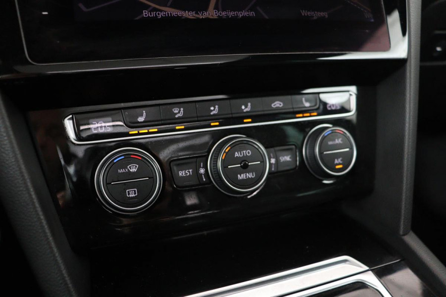 Volkswagen Passat 1.5 TSI R Line | Panoramadak | Nappaleder | Stoelverwarming | Camera | Keyless | Trekhaak | Adaptive cruise | Carplay | LED Plus | Carplay