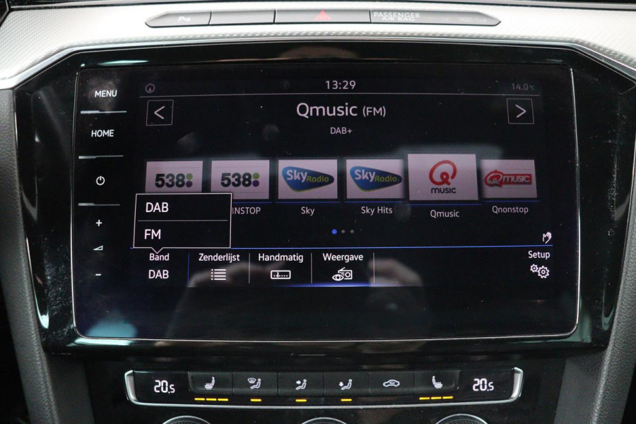 Volkswagen Passat 1.5 TSI R Line | Panoramadak | Nappaleder | Stoelverwarming | Camera | Keyless | Trekhaak | Adaptive cruise | Carplay | LED Plus | Carplay
