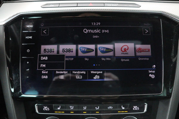 Volkswagen Passat 1.5 TSI R Line | Panoramadak | Nappaleder | Stoelverwarming | Camera | Keyless | Trekhaak | Adaptive cruise | Carplay | LED Plus | Carplay