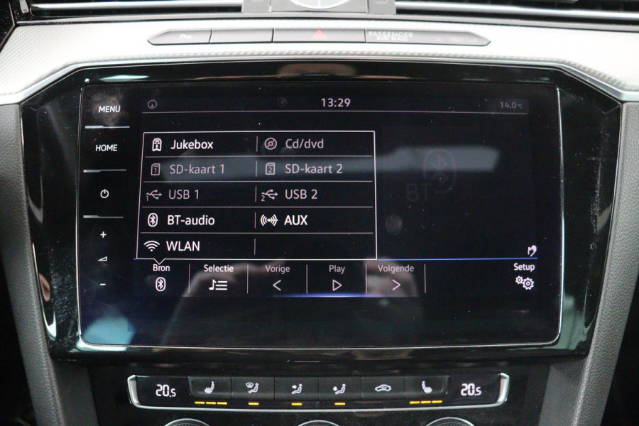 Volkswagen Passat 1.5 TSI R Line | Panoramadak | Nappaleder | Stoelverwarming | Camera | Keyless | Trekhaak | Adaptive cruise | Carplay | LED Plus | Carplay