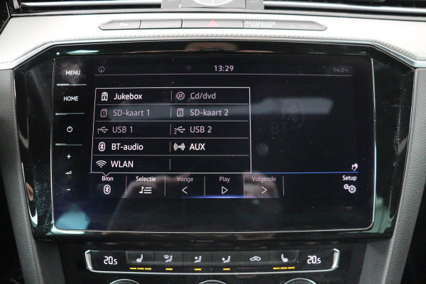 Volkswagen Passat 1.5 TSI R Line | Panoramadak | Nappaleder | Stoelverwarming | Camera | Keyless | Trekhaak | Adaptive cruise | Carplay | LED Plus | Carplay