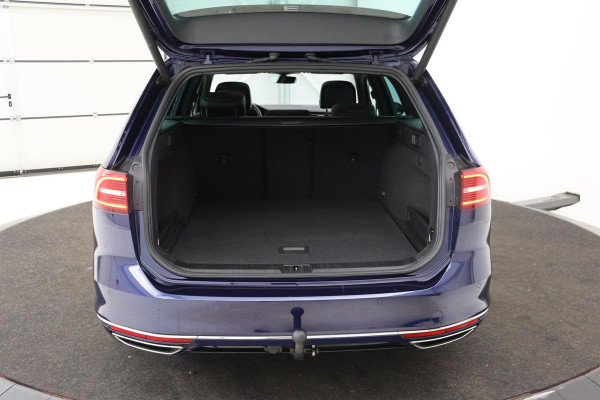 Volkswagen Passat 1.5 TSI R Line | Panoramadak | Nappaleder | Stoelverwarming | Camera | Keyless | Trekhaak | Adaptive cruise | Carplay | LED Plus | Carplay