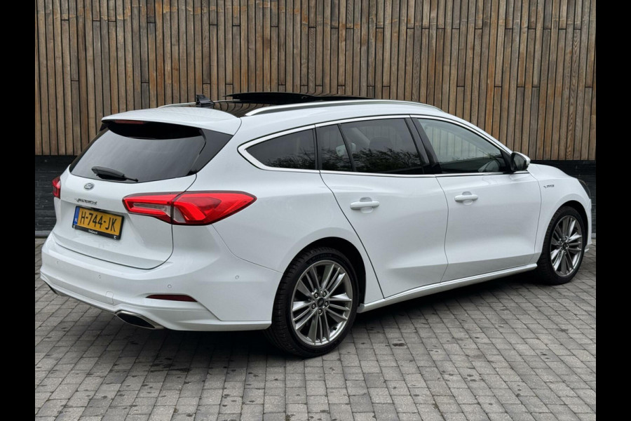 Ford FOCUS Wagon 1.5 EcoBoost Vignale Automaat | Panoramadak | Lederen bekleding | Stoel en- Stuurwielverwarming | Head-up display | Achteruitrij