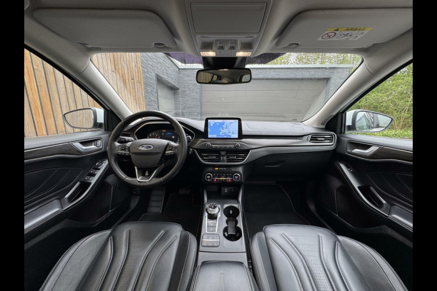 Ford FOCUS Wagon 1.5 EcoBoost Vignale Automaat | Panoramadak | Lederen bekleding | Stoel en- Stuurwielverwarming | Head-up display | Achteruitrij