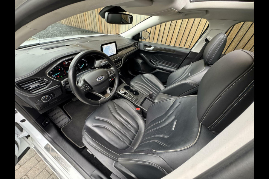Ford FOCUS Wagon 1.5 EcoBoost Vignale Automaat | Panoramadak | Lederen bekleding | Stoel en- Stuurwielverwarming | Head-up display | Achteruitrij