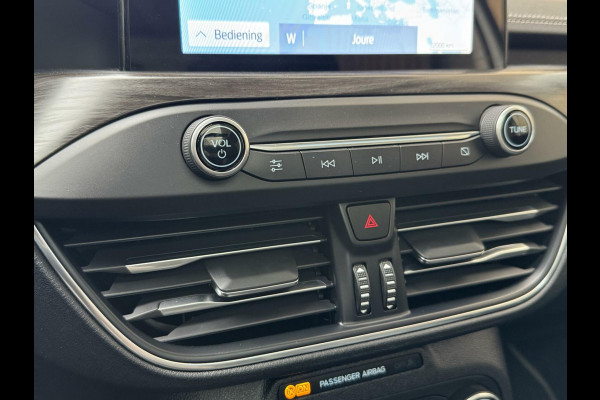 Ford FOCUS Wagon 1.5 EcoBoost Vignale Automaat | Panoramadak | Lederen bekleding | Stoel en- Stuurwielverwarming | Head-up display | Achteruitrij
