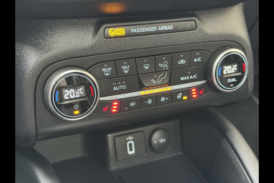Ford FOCUS Wagon 1.5 EcoBoost Vignale Automaat | Panoramadak | Lederen bekleding | Stoel en- Stuurwielverwarming | Head-up display | Achteruitrij