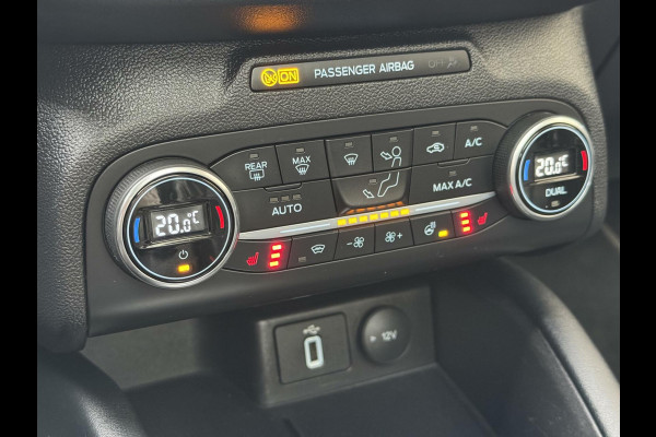 Ford FOCUS Wagon 1.5 EcoBoost Vignale Automaat | Panoramadak | Lederen bekleding | Stoel en- Stuurwielverwarming | Head-up display | Achteruitrij