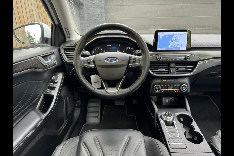 Ford FOCUS Wagon 1.5 EcoBoost Vignale Automaat | Panoramadak | Lederen bekleding | Stoel en- Stuurwielverwarming | Head-up display | Achteruitrij