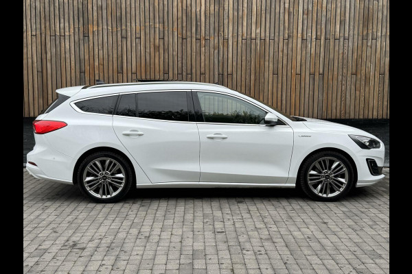 Ford FOCUS Wagon 1.5 EcoBoost Vignale Automaat | Panoramadak | Lederen bekleding | Stoel en- Stuurwielverwarming | Head-up display | Achteruitrij