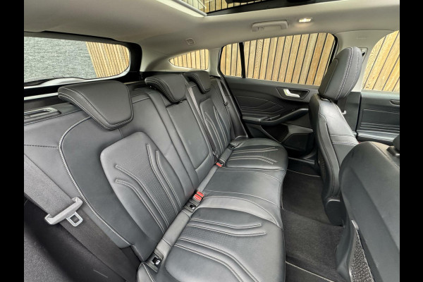 Ford FOCUS Wagon 1.5 EcoBoost Vignale Automaat | Panoramadak | Lederen bekleding | Stoel en- Stuurwielverwarming | Head-up display | Achteruitrij